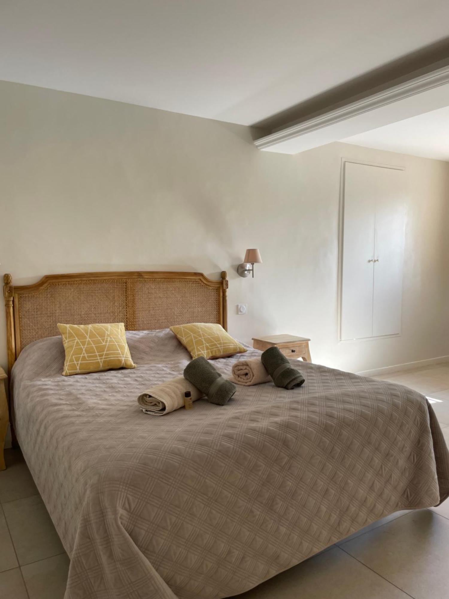 Le Chateau Des Costes Le Castellet  Exterior photo
