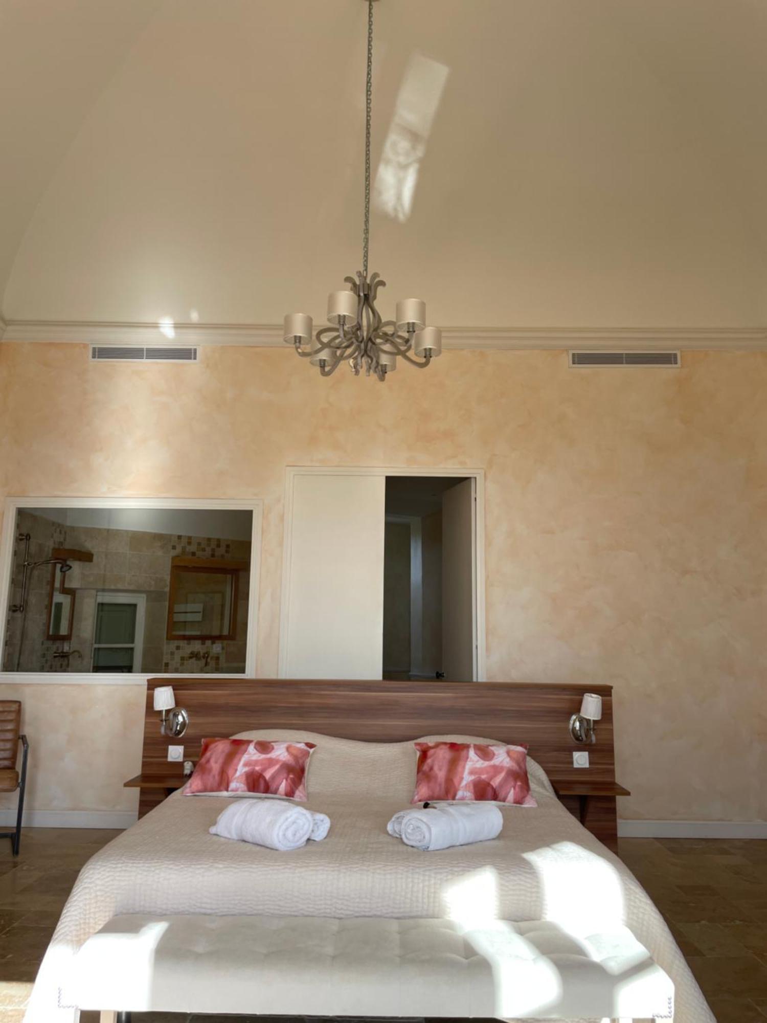 Le Chateau Des Costes Le Castellet  Exterior photo
