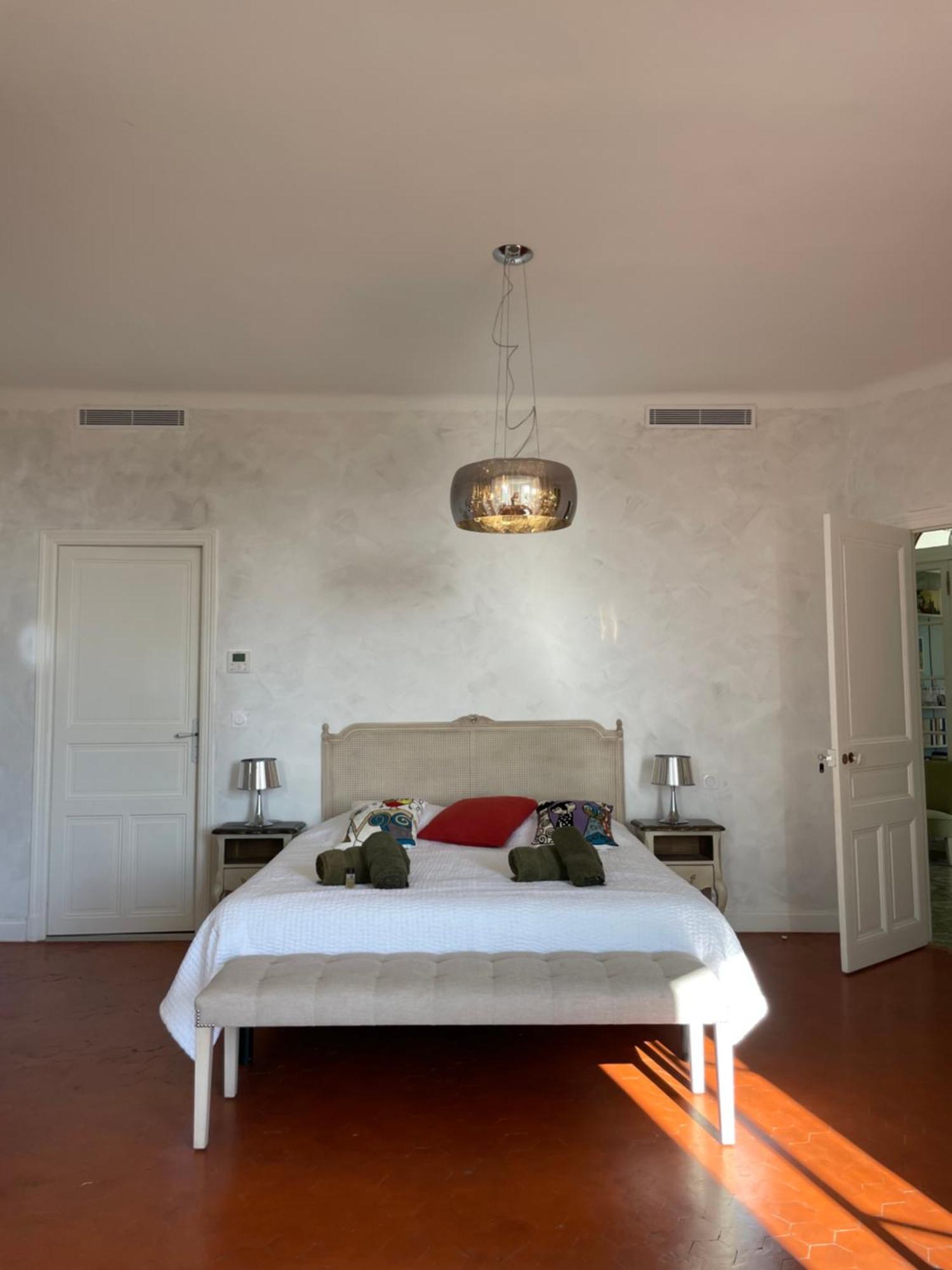 Le Chateau Des Costes Le Castellet  Exterior photo